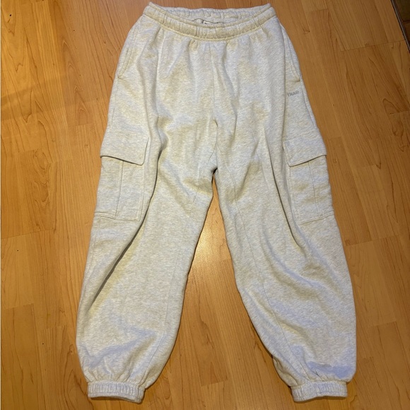 TNA Pants - TNA Sweatfleece Cozy Fleece Mega Fit Light Gray Cargo Joggers